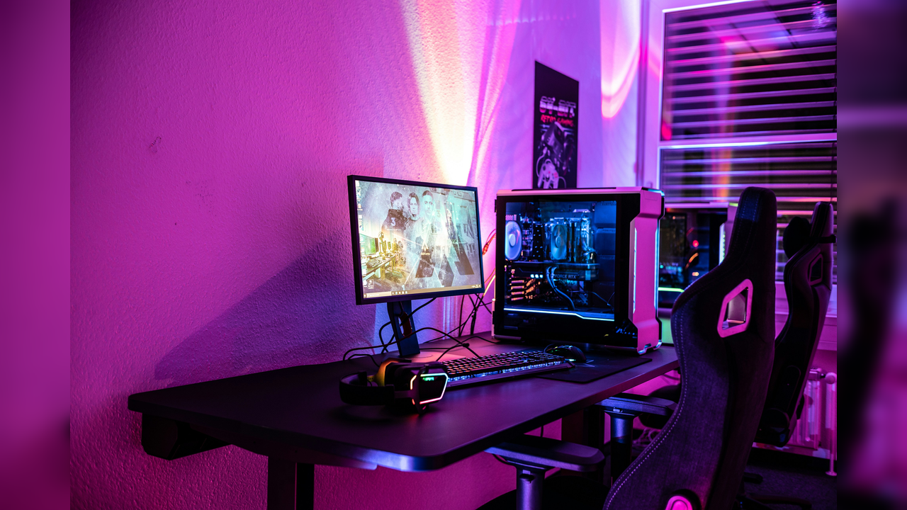 Renovasi kamar gaming ala pro player - PT Buwana Intermitra Gemilang